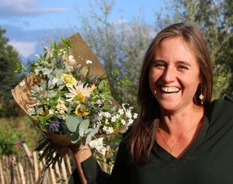 Une image contenant personne, plein air, ciel, sourire

Le contenu généré par l’IA peut être incorrect.