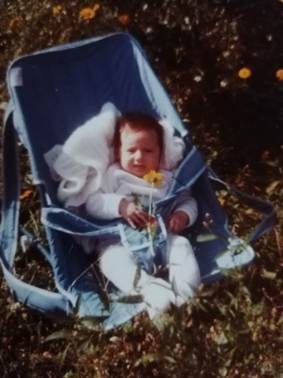 Une image contenant Visage humain, plein air, jeune enfant, Landau

Le contenu généré par l’IA peut être incorrect.