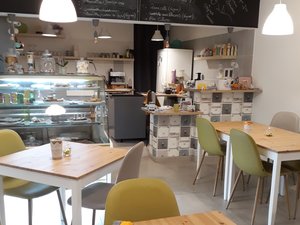 Gens heureux salle repas 2 bis