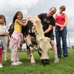 Michel gette est paysan et fier de l etre mais agriculteur bio il a ete particulierement victime de la secheresse il affirme qu il ne pourra nourrir toutes ses betes l hiver prochain sans ce budget participatif il faudra que j abatte la moi